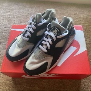 Nike Air Huarache. Neutral Grey